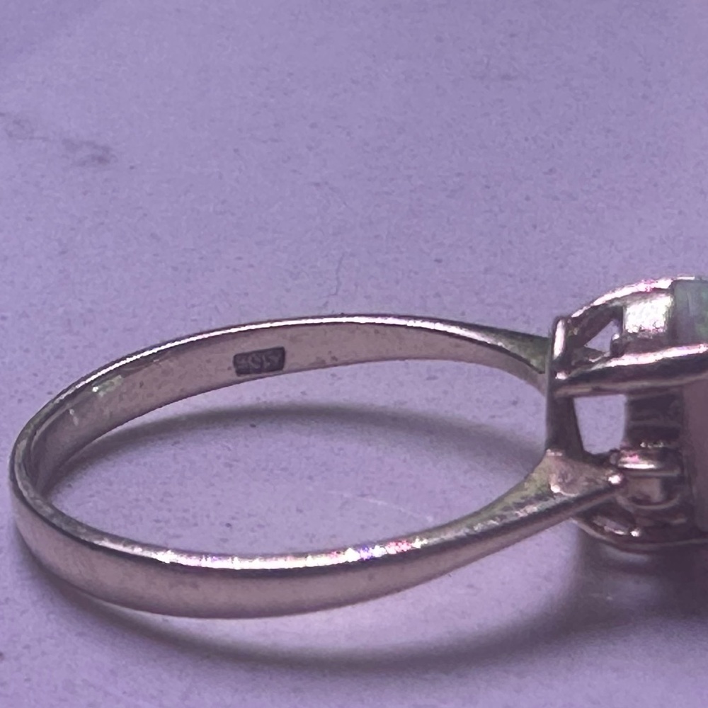 Elegant Gold Opal Ring - Picture 4 of 4